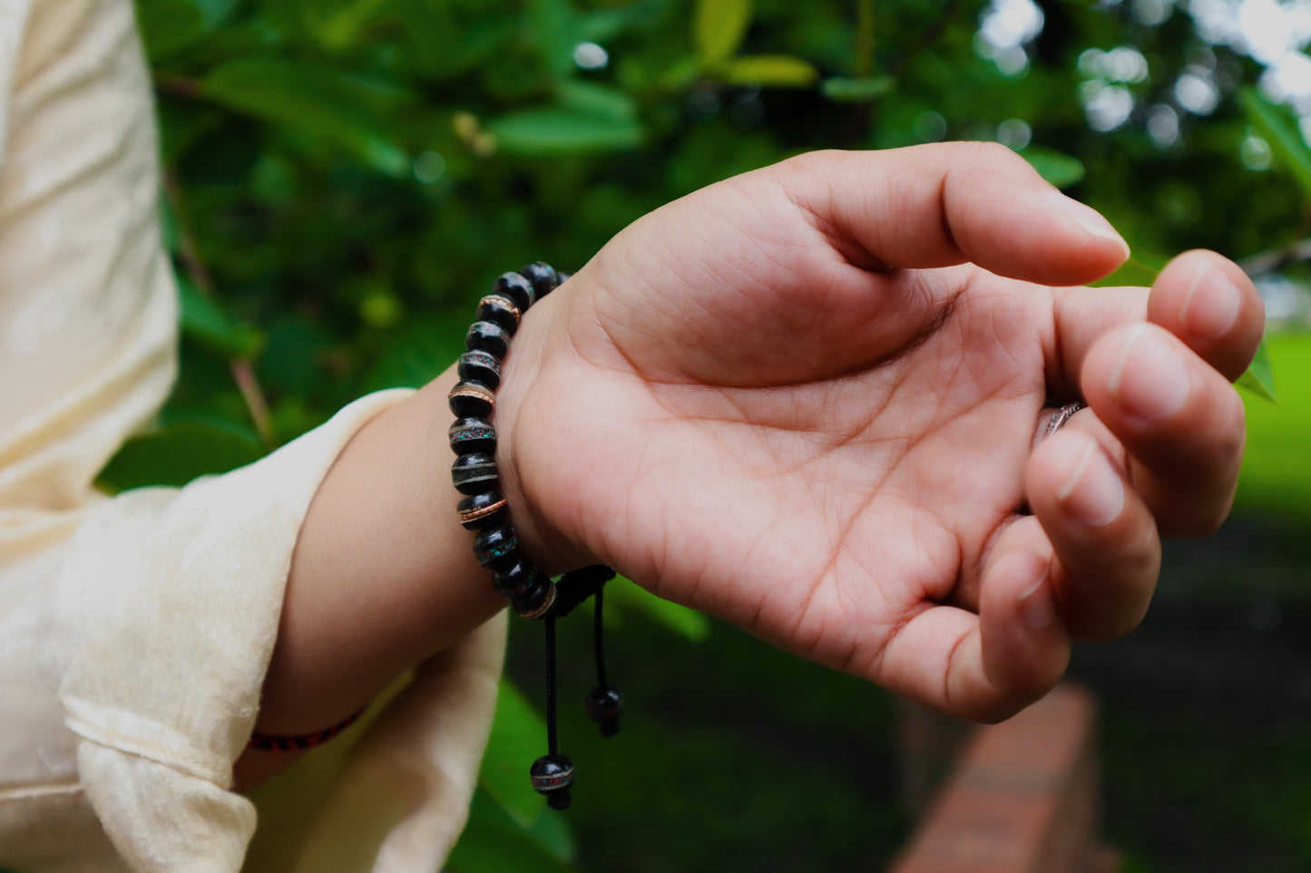 Embedded Medicine Bracelet Yoga Healing Beads Adjustable Wrist Mala (Black)