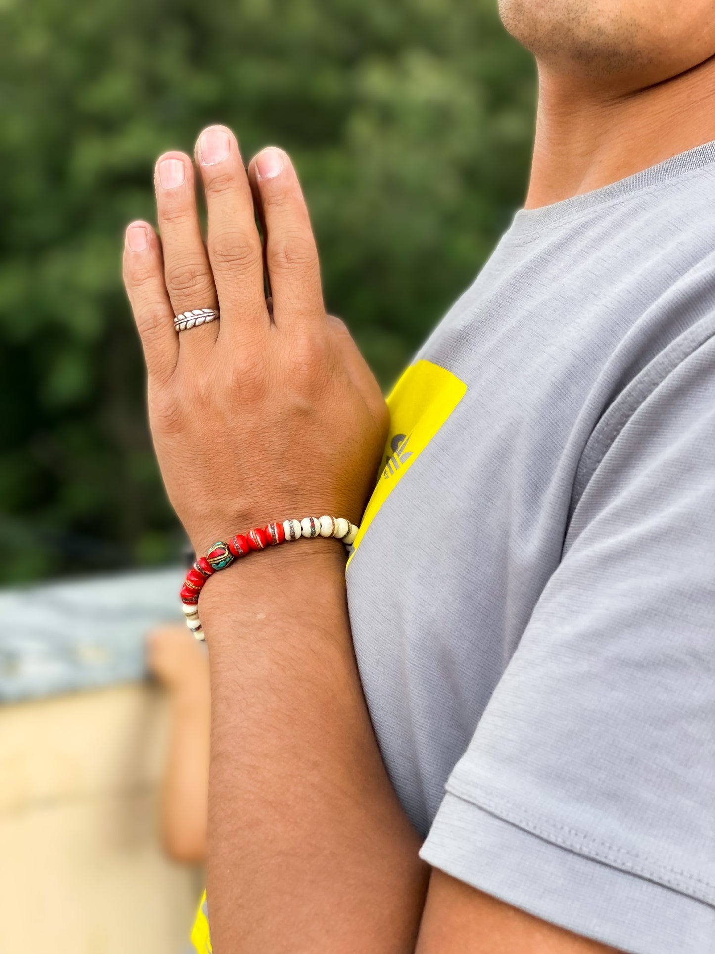 Tibetan Embedded Yak Bone Medicine Healing Wrist Mala for Meditation - White/Red/Multi-Bead