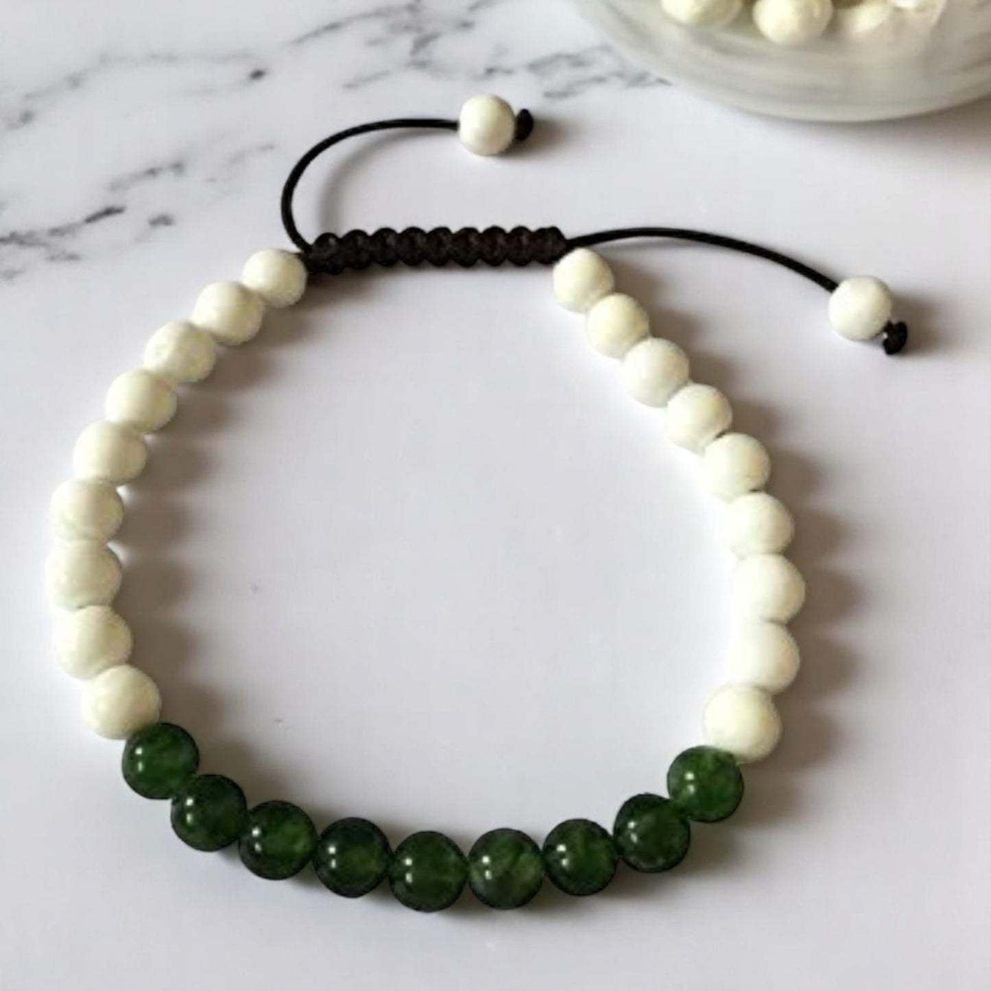 Hands Of Tibet Tibetan Yoga Mala Conch Shell Wrist Mala for Meditation (Green jade)
