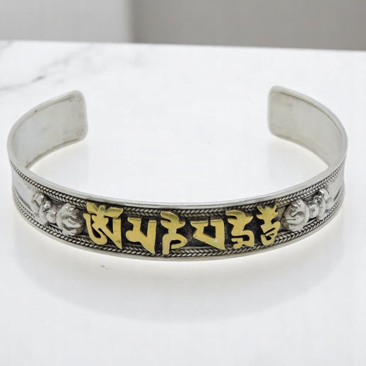 Handmade Buddha of Compassion sterling Silver Bracelet (Small)
